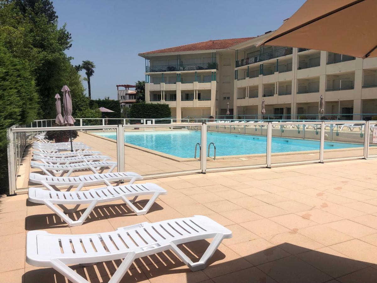 Studio Au Calme Avec Piscine, Face Golf, Parking Gratuit, Tout A Pied A 10Mn Centre Ville Ciboure Exterior photo
